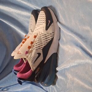 Nike AIR MAX 270